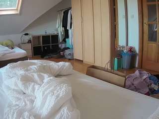 voyeurcam-julmodels-bed-1