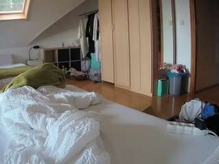 voyeurcam-julmodels-bed-1