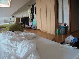 voyeurcam-julmodels-bed-1
