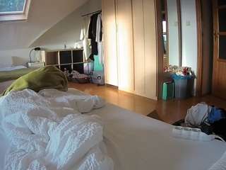 voyeurcam-julmodels-bed-1