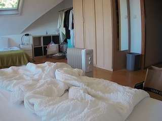 voyeurcam-julmodels-bed-1 camsoda