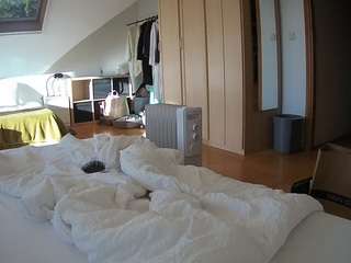 voyeurcam-julmodels-bed-1 camsoda