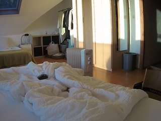 voyeurcam-julmodels-bed-1 camsoda