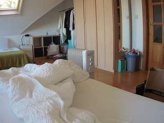 voyeurcam-julmodels-bed-1 camsoda