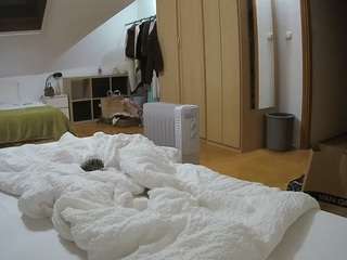 voyeurcam-julmodels-bed-1 camsoda