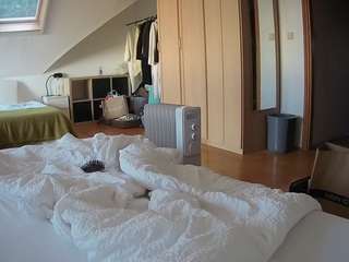voyeurcam-julmodels-bed-1 camsoda
