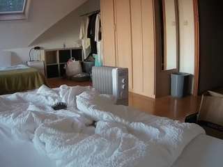 voyeurcam-julmodels-bed-1