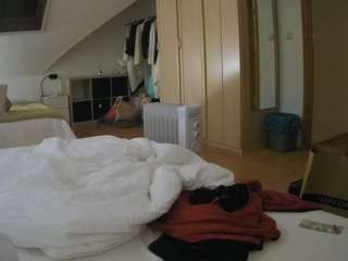 voyeurcam-julmodels-bed-1 camsoda