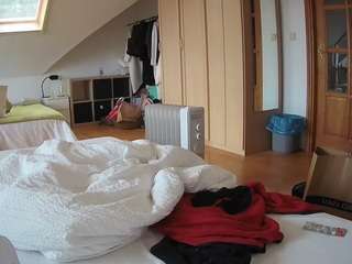 voyeurcam-julmodels-bed-1 camsoda