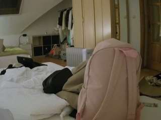 voyeurcam-julmodels-bed-1 webcam model