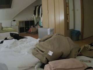 voyeurcam-julmodels-bed-1 camsoda