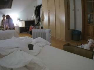 voyeurcam-julmodels-bed-1