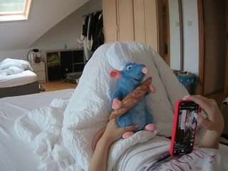 voyeurcam-julmodels-bed-1
