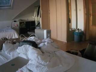 voyeurcam-julmodels-bed-1