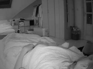 voyeurcam-julmodels-bed-1 webcam model