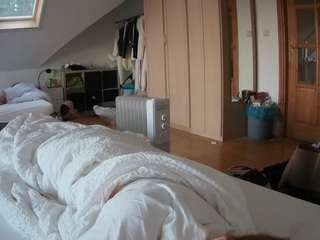 voyeurcam-julmodels-bed-1