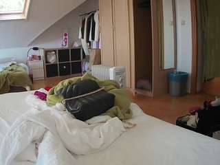 voyeurcam-julmodels-bed-1