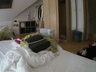 voyeurcam-julmodels-bed-1