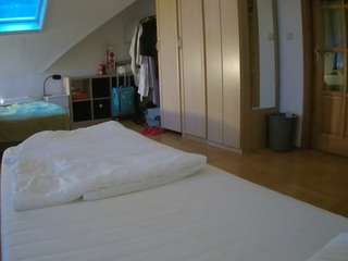 voyeurcam-julmodels-bed-1