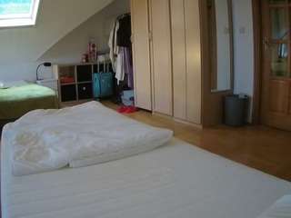 voyeurcam-julmodels-bed-1