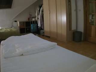 voyeurcam-julmodels-bed-1 webcam model