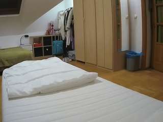 voyeurcam-julmodels-bed-1
