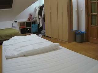 voyeurcam-julmodels-bed-1's CamSoda show and profile