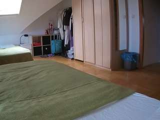 voyeurcam-julmodels-bed-1 webcam model