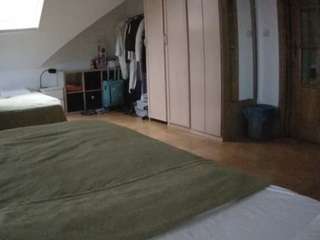 voyeurcam-julmodels-bed-1