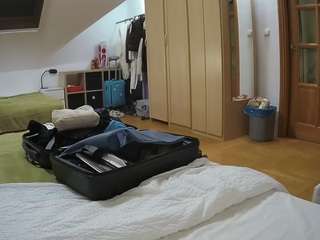 voyeurcam-julmodels-bed-1's CamSoda show and profile