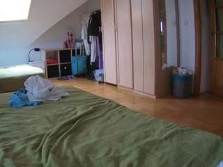 voyeurcam-julmodels-bed-1