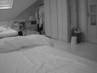 voyeurcam-julmodels-bed-1