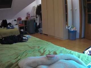 voyeurcam-julmodels-bed-1