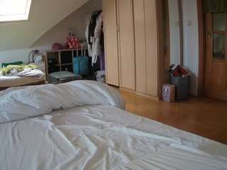 voyeurcam-julmodels-bed-1's CamSoda show and profile