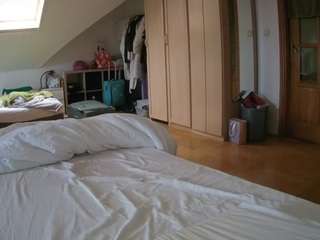 voyeurcam-julmodels-bed-1's CamSoda show and profile