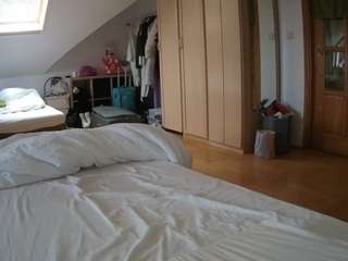 voyeurcam-julmodels-bed-1