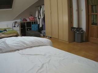 voyeurcam-julmodels-bed-1