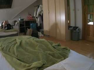voyeurcam-julmodels-bed-1