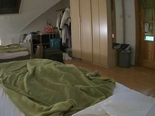 voyeurcam-julmodels-bed-1