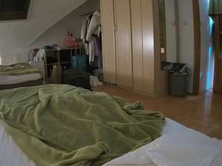 voyeurcam-julmodels-bed-1