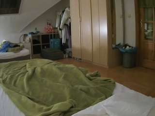 voyeurcam-julmodels-bed-1