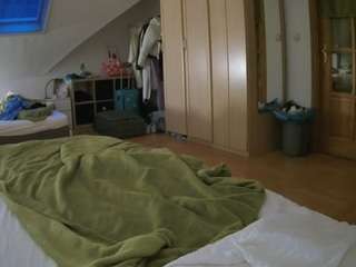 voyeurcam-julmodels-bed-1