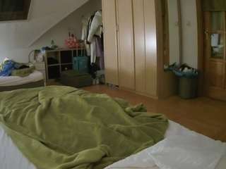 voyeurcam-julmodels-bed-1