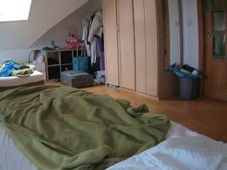 voyeurcam-julmodels-bed-1