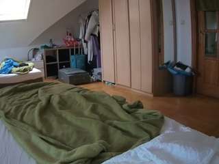 voyeurcam-julmodels-bed-1