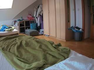 voyeurcam-julmodels-bed-1