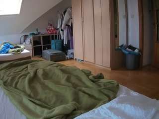 voyeurcam-julmodels-bed-1