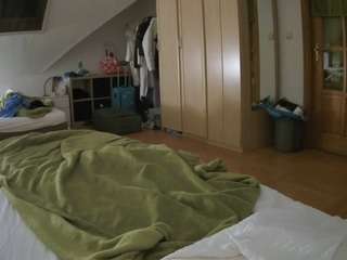 voyeurcam-julmodels-bed-1