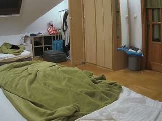 voyeurcam-julmodels-bed-1