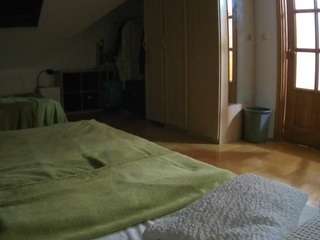 voyeurcam-julmodels-bed-1